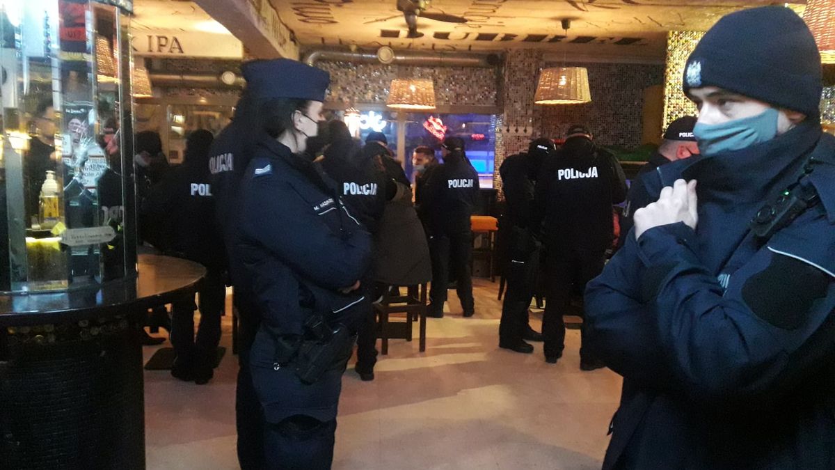 Policja zatrzymała właściciela pubu.