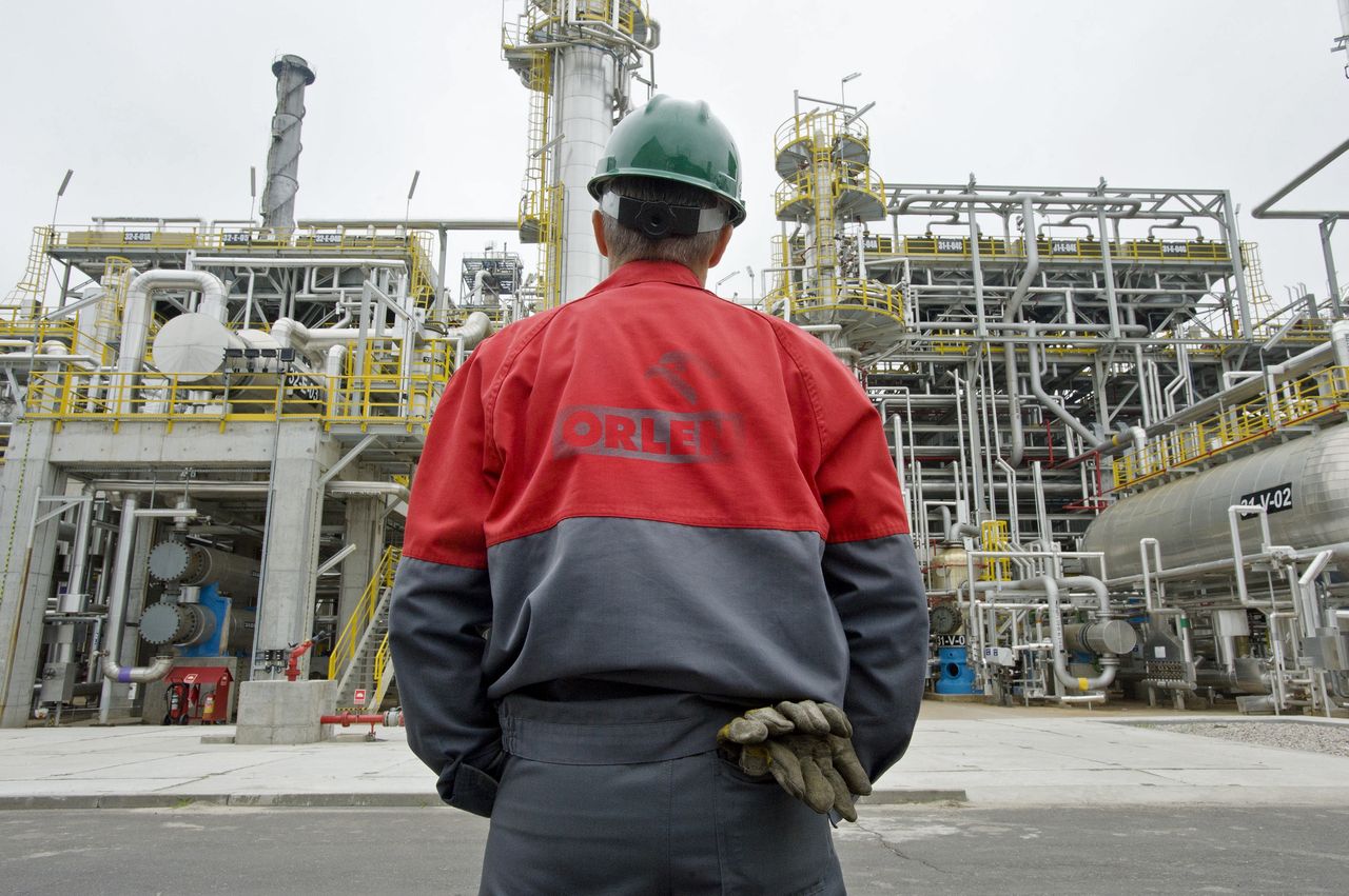 Zakończenie importu ropy z Rosji. Zapytali Polaków o zdanie