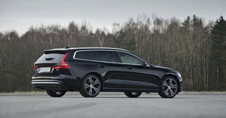 Volvo rezygnuje z sedanów i kombi. Na razie tylko na Wyspach