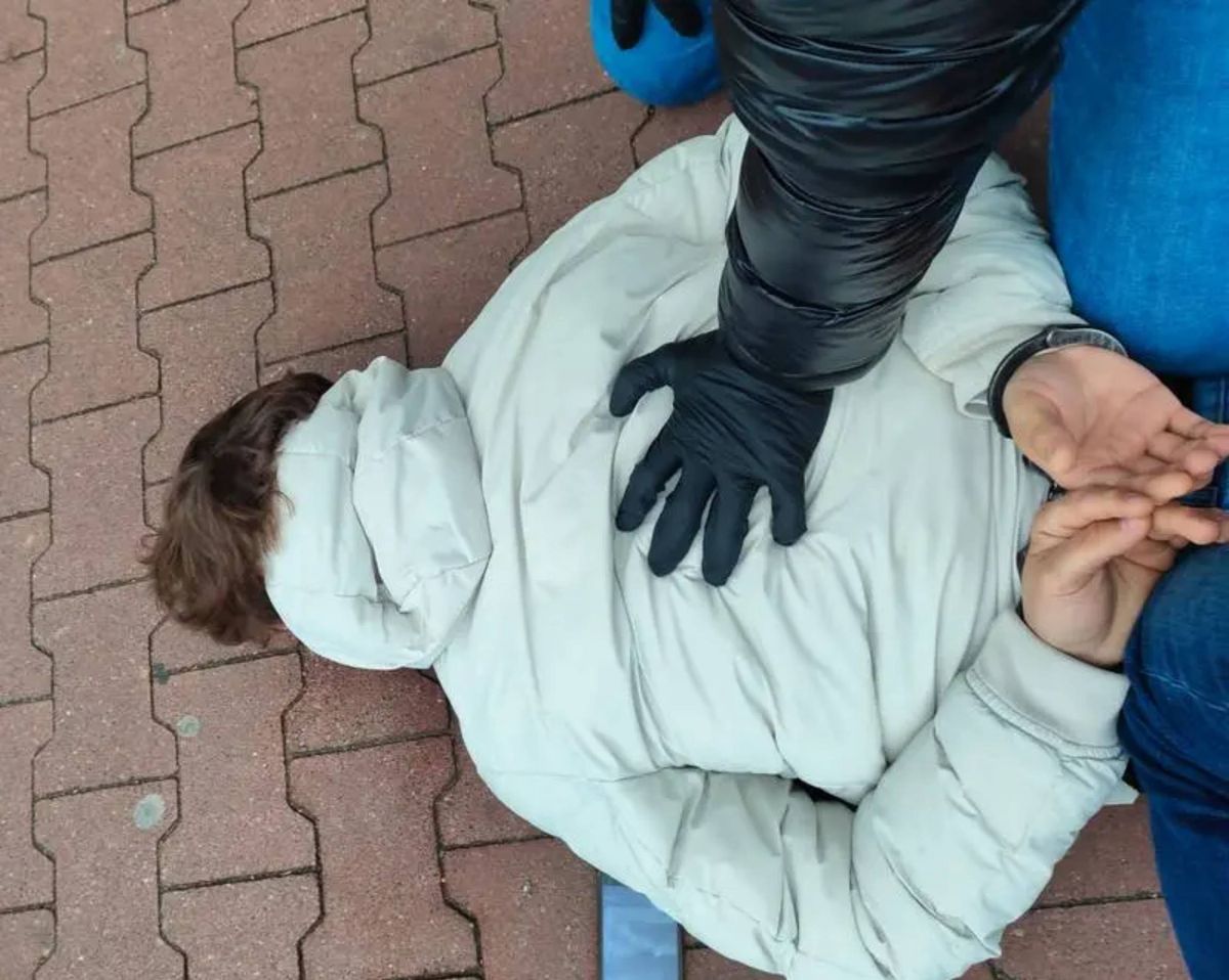 Kolejny oszust na BLIK’a zatrzymany przez policję. 21-letni obywatel Ukrainy zdążył wyłudzić co najmniej 50 tysięcy złotych