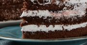 Piekę proste ciasto czekoladowe i przekładam pysznym kremem. Nawet wuzetka nie ma szans