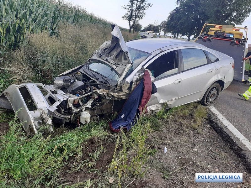 Pijany sprawca wypadku uciekł z miejsca zdarzenia. Szybka akcja policji