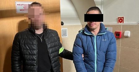 Stał się agresywny i uderzył kasjerkę czekoladą. To dopiero był początek jego kłopotów