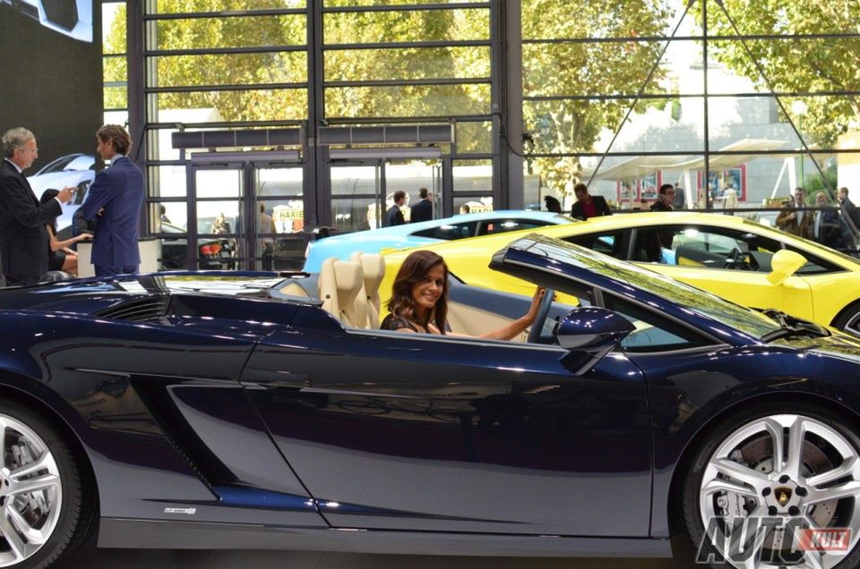 Hostessy z Paris Motor Show 2012 [galeria] 80