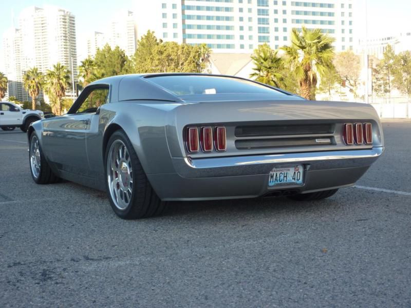 Ford Mustang Mach 40 fot.4