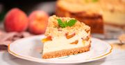 Brzoskwiniowy sernik crunchy. Jeśli lubisz kruszonkę, nie możesz przejść obojętnie