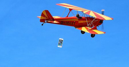 Smartfon przetrwał upadek z 750 metrów. Nie, nie był pancerny