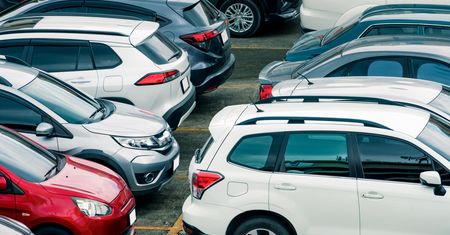 Połowa samochodów sprzedanych w 2023 r. to SUV-y. To rosnący problem?