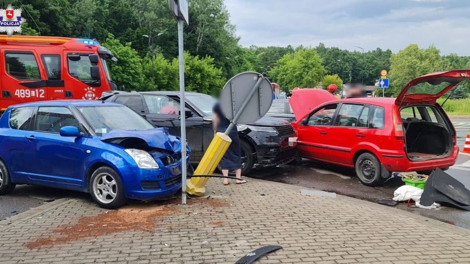 Wypadek na skrzyżowaniu w Poniatowej
