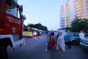 Wybuch gazu w bloku w Bytomiu. Mieszkańcy czterech pięter spędzili noc poza domem. Biegły będzie określał przyczynę zdarzenia