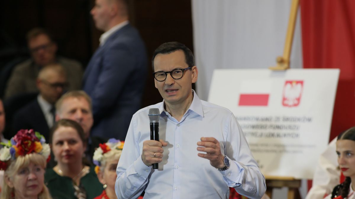 Gorzów Wielkopolski, 23.04.2023. Premier Mateusz Morawiecki podczas spotkania z wyborcami w ramach nowej akcji PiS "Polska jest jedna - inwestycje lokalne", 23 bm. w Gorzowie Wielkopolskim. (mr) PAP/Lech Muszyński