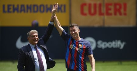 Skandalista, który sprowadził Lewandowskiego. Teraz świętuje