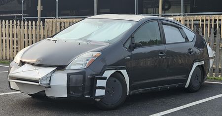 To chyba najbrzydszy prius na świecie. Jego właściciel ciągle go "ulepsza". Cel jest jeden
