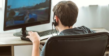 "Żartem" postawił na nogi policję i FBI. 15-latek z Chorzowa zapamięta nauczkę na długo