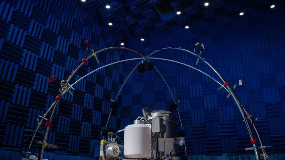 Nowa toaleta kosmiczna NASA dla ISS przechodzi testy w Johnson Space Center w Houston w Teksasie.