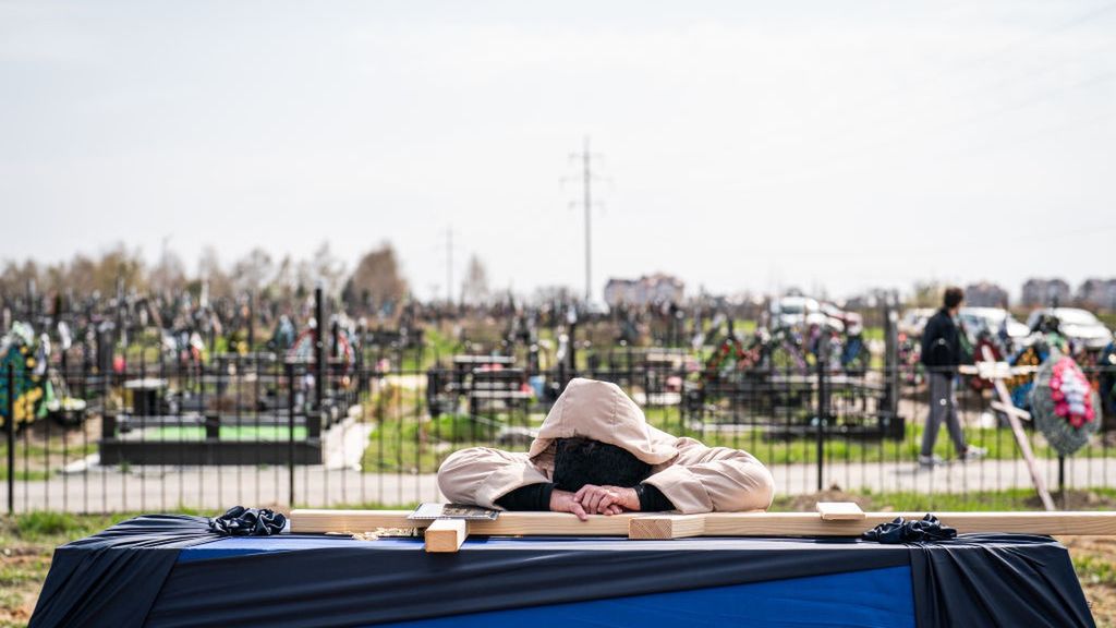 Rosyjski żołnierz do swojej matki: "Musimy zabić wszystkich, dzieci i kobiety". Zdjęcie poglądowe, przedstawia cmentarz w Buczy