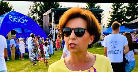 Zaskakująca relacja TVN. Minister PiS nie wiedziała, co widać za jej plecami