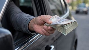 47-latek po alkoholu oferował 5 tys. zł łapówki policjantom w Bielsku-Białej