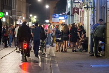 Walka z nocnym hałasem w Krakowie. Burmistrz nocny i city helpersi w gotowości