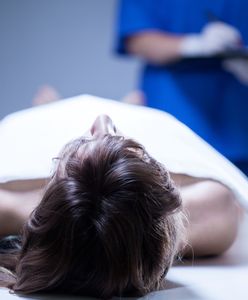 Miała być pochowana w sukni ślubnej i makijażu. Problemem była twarz "panny młodej"