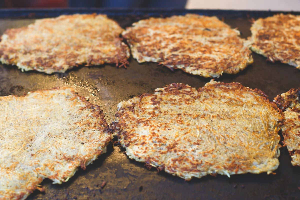 Placki ziemniaczane na grillu. Spróbujesz raz i będziesz robić co weekend