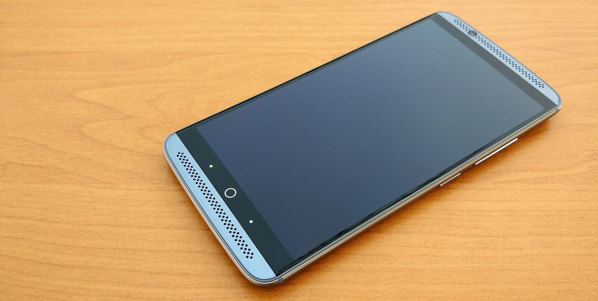 ZTE Axon 7 - flagowiec w (prawie) każdym calu [test]