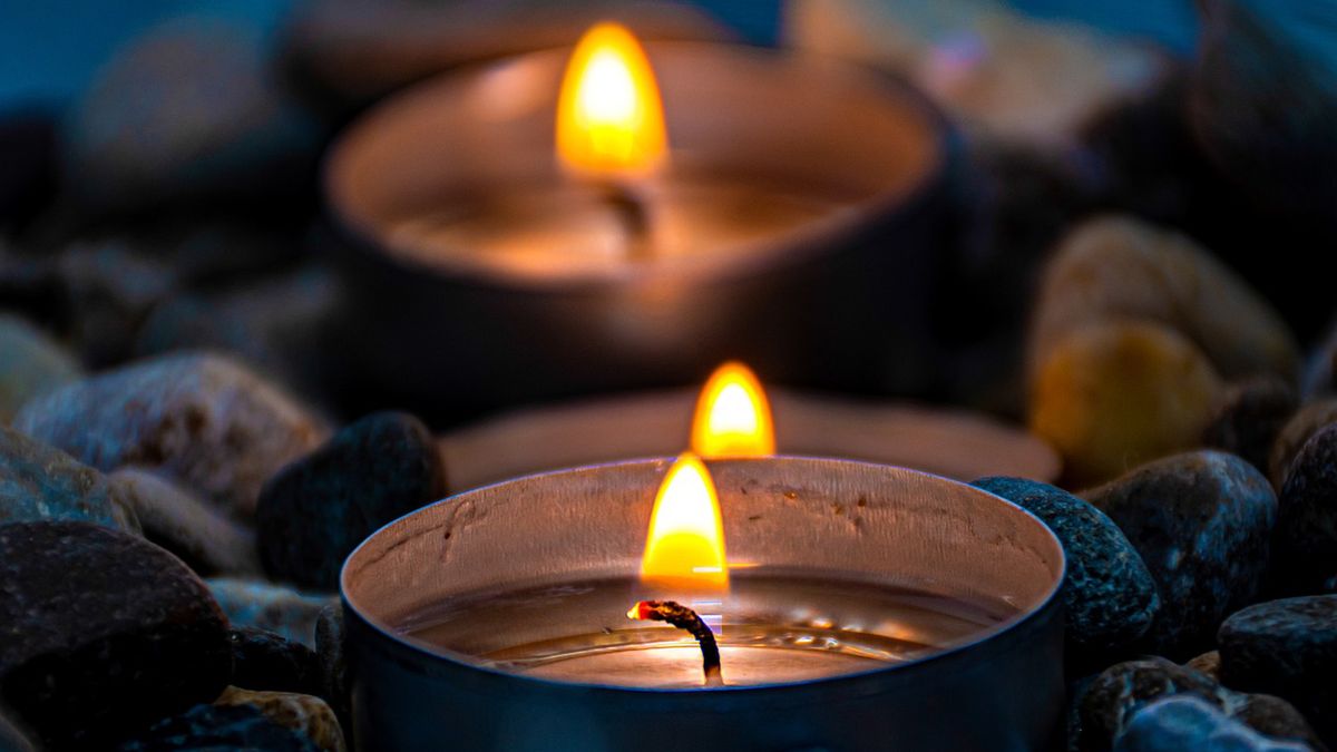 Parafina wykorzystywana jest do świec i past połyskowych, ale i zagęszczania olejów smarowych czy konserwacji serów.