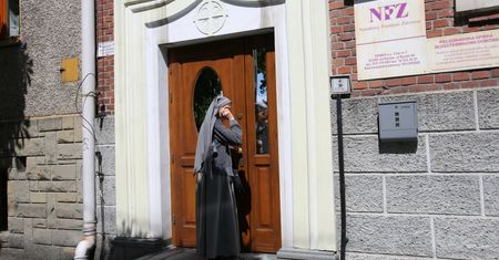 Piekło u zakonnic. Powiat suski ma przejąć DPS w Jordanowie od sióstr