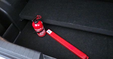 Obowiązkowo w każdym aucie. Sprawdź przed podróżą, czy masz co potrzeba