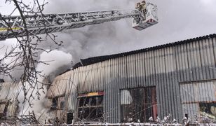 Lublin. Słup dymu nad miastem. Pożar hali magazynowej