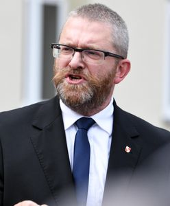 Zawiadomienie do prokuratury na Grzegorza Brauna. Zieloni mówią o "foliarzach" z PiS i Konfederacji
