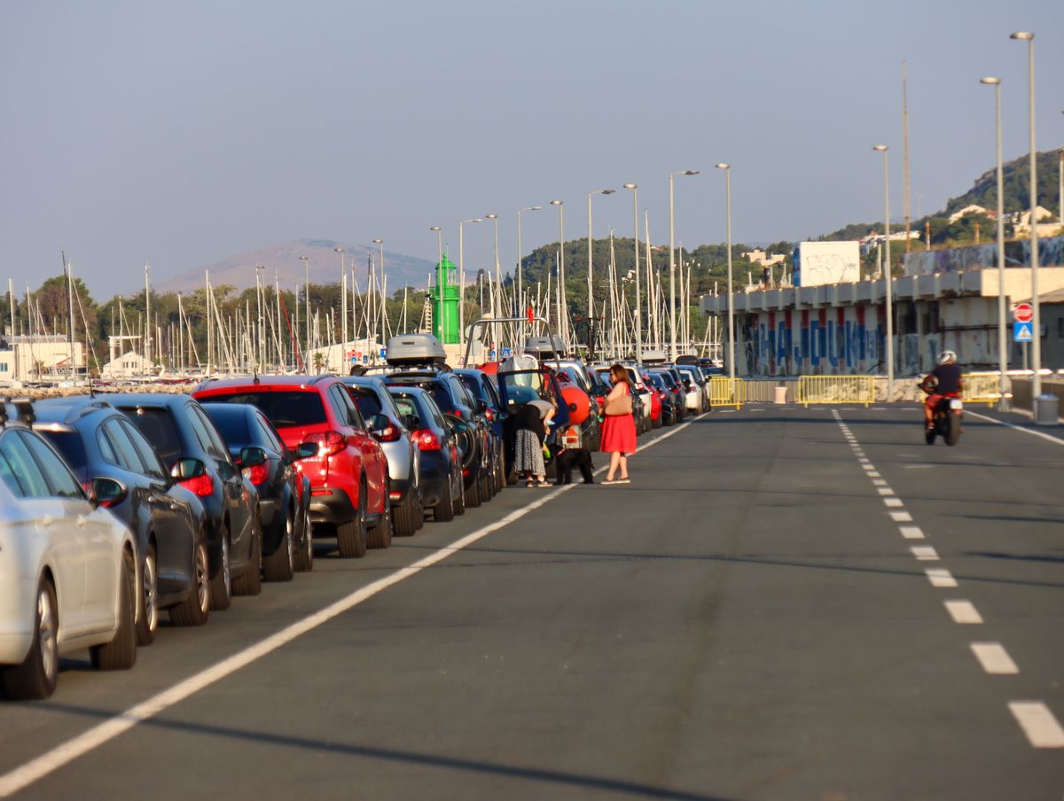 W sezonie urlopowym w Chorwacji mogą się tworzyć spore korki uliczne 