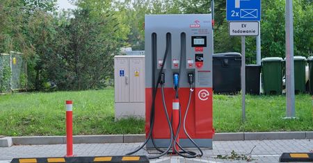 Rośnie zainteresowanie elektromobilnością w Polsce. „Mój elektryk” – program dopłat do auta elektrycznego