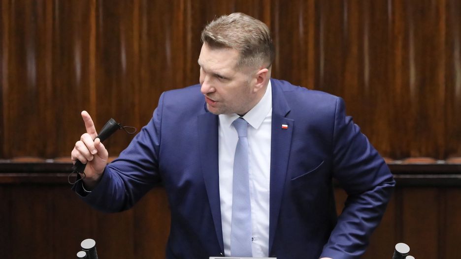Przemys�aw CzarnekWarszawa, 01.02.2022. Minister edukacji i nauki Przemys�aw Czarnek na sali obrad Sejmu w Warszawie, 1 bm. Sejm kontynuuje posiedzenie. Pos�owie maj� pracowa� m.in. nad projektem o szczeg�lnych rozwi�zaniach w okresie epidemii COVID-19. (kf) PAP/Pawe� SupernakPawe� Supernakobrady, polityk polityka, posiedzenie, sejm, sejmu