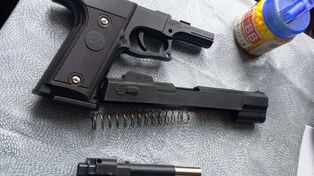 Bieliny: Chodził po wsi z pistoletem i groził przypadkowym przechodniom. Przerażeni ludzie wezwali policję