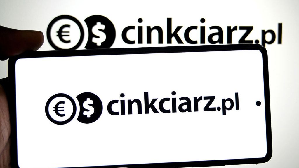 In this photo illustration, a Cinkciarz.pl logo is seen
INDIA - 2025/07/10: In this photo illustration, a Cinkciarz.pl logo is seen displayed on a smartphone and in the background. (Photo Illustration by Avishek Das/SOPA Images/LightRocket via Getty Images)
SOPA Images
smartphone, cinkciarz.pl, device, online, cellphone, brand, logos, phone