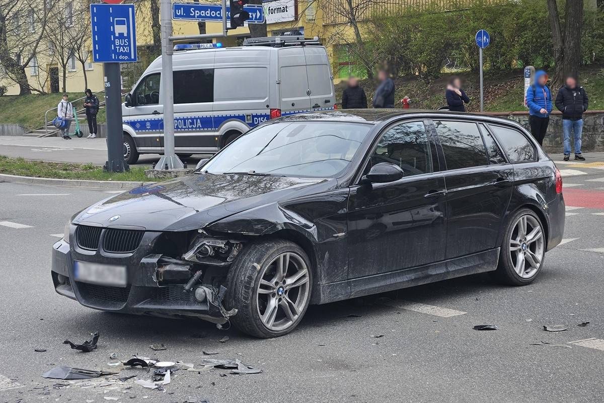 Zderzenie BMW z peugeotem na Al. Racławickich w Lublinie