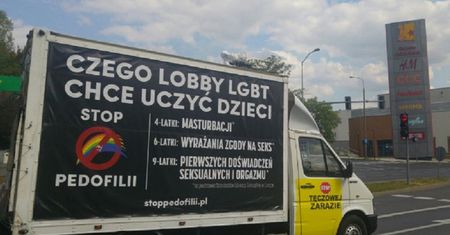 Przełom ws. homofobicznych furgonetek. "Takiego orzeczenia w Polsce jeszcze nie było"