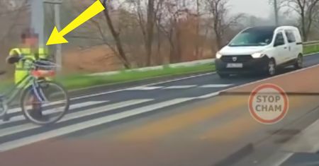 Szła przez pasy z rowerem. I nagle coś takiego. Skandal