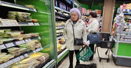 Rosjanie coraz mocniej odczuwają inwazję. Sondaż: co trzeci nie ma na jedzenie