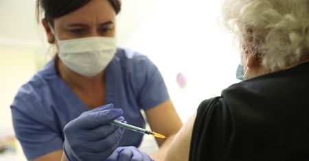 KE dopuściła do obrotu w UE szczepionkę firmy AstraZeneca