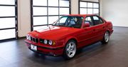 Ma 30 lat, a wygląda jak nowe. Dobrze zachowane BMW M5 na sprzedaż w Las Vegas