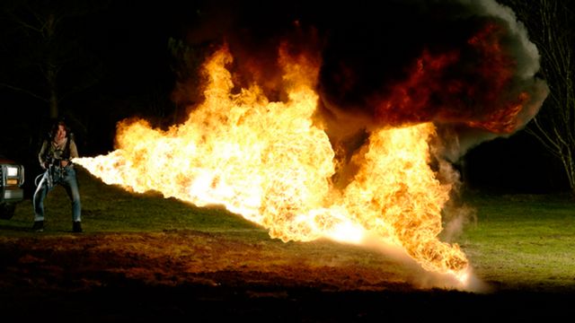 Miotacz płomieni kontra gaśnica. 1000 klatek na sekundę 1