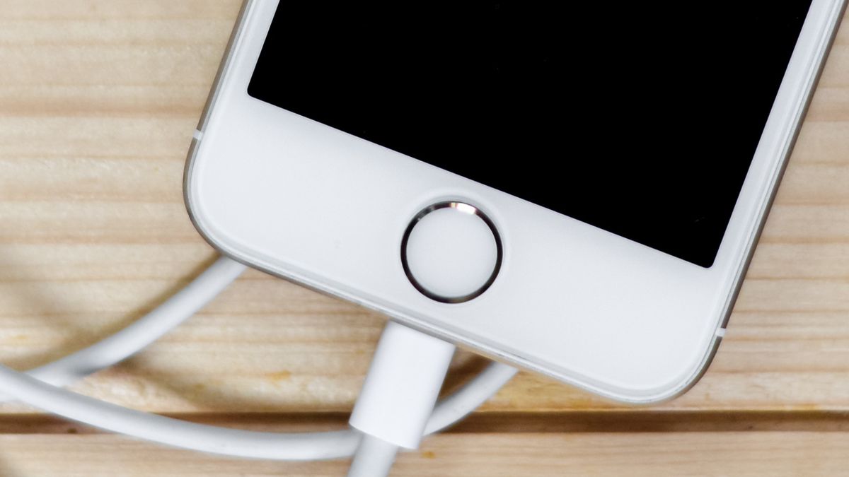 Coś za coś. iPhone 12 zamiast ładowarki ma mieć przewód, który nie popsuje się od patrzenia 1