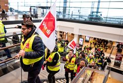 Uziemieni pasażerowie na lotniskach w Berlinie i Hamburgu