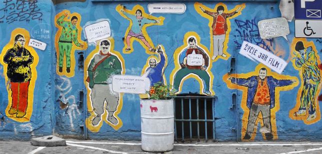 Wrocław. Artyści z ArtBrut mają w dorobku własny mural, który stworzyli na ścianie swojej siedziby w podwórku przy Ruskiej 46