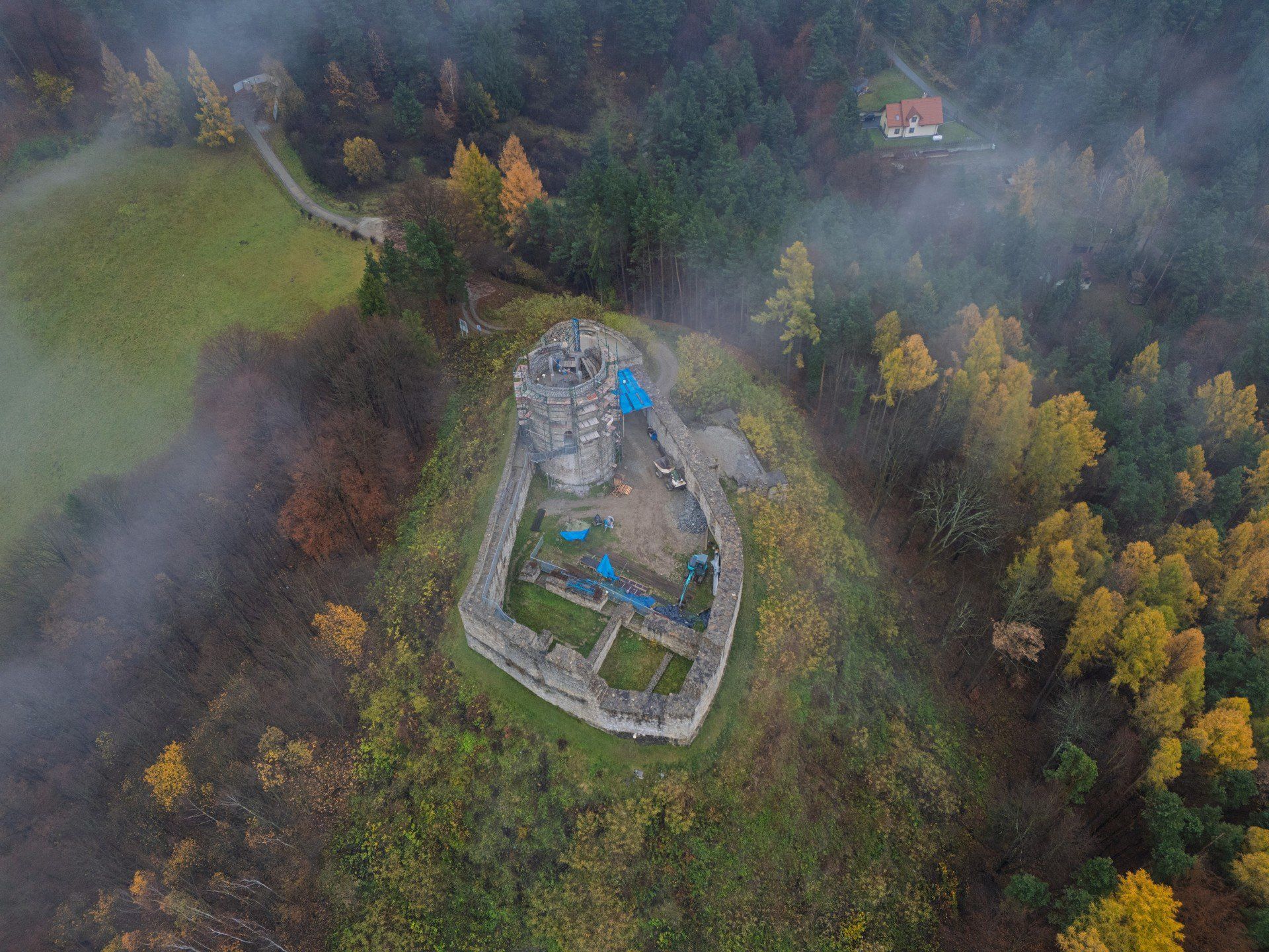 Dobudowa baszty na zamku w Rytrze