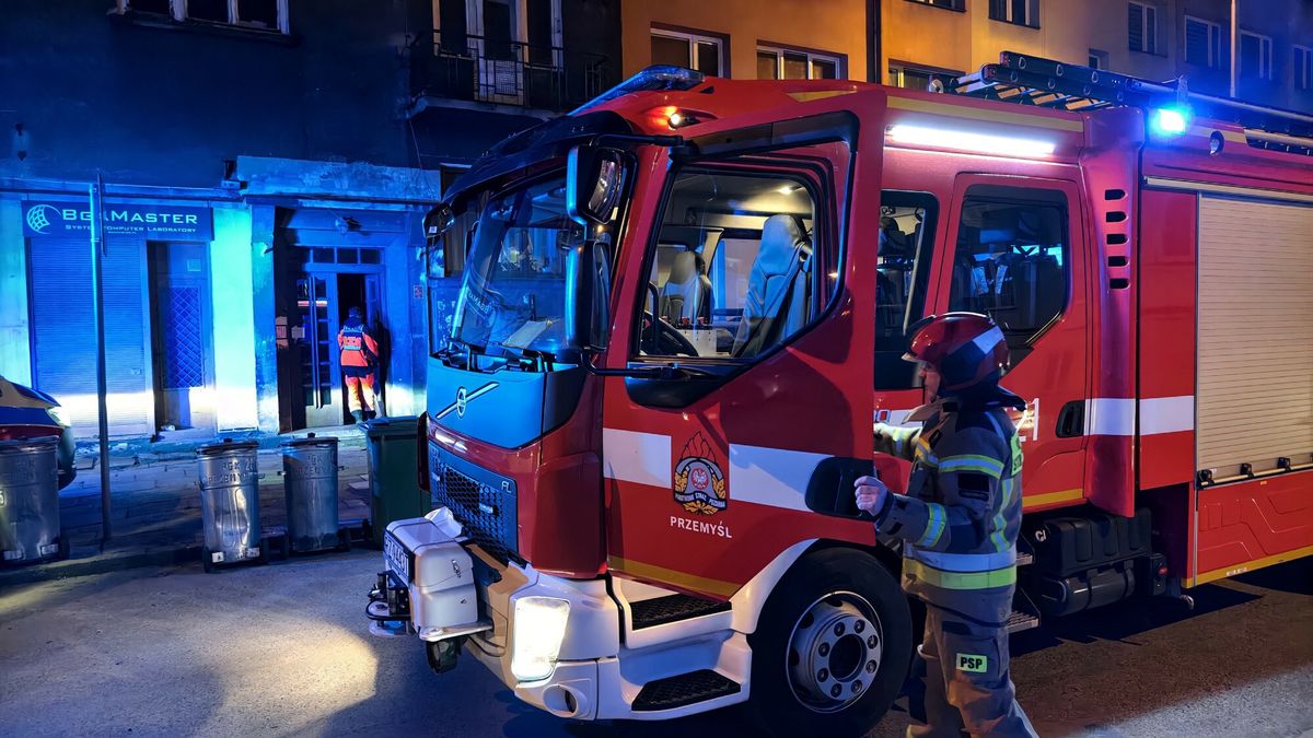 East News archiwum
Fot. Tomasz Lina/East News, Przemysl, 10.02.2025. Sluzby ratunkowe przed kamienica, gdzie mlodych chlopak zatrul sie tlenkiem wegla.
TOMASZ LINA