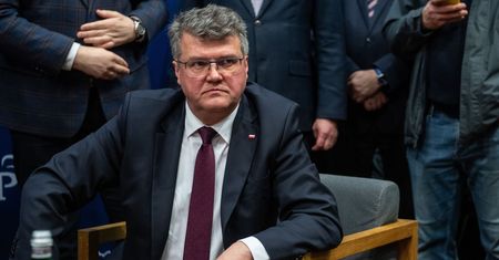 ABW przeszuka dom Wąsika? "Tylko telefonów dzieciom nie zabierajcie"
