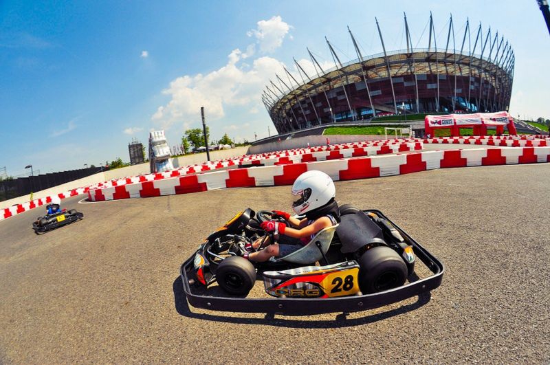 Odmrażanie gospodarki. Polacy ruszają na gokarty